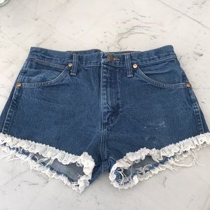 Wrangler Shorts w/ white detail @ bottom